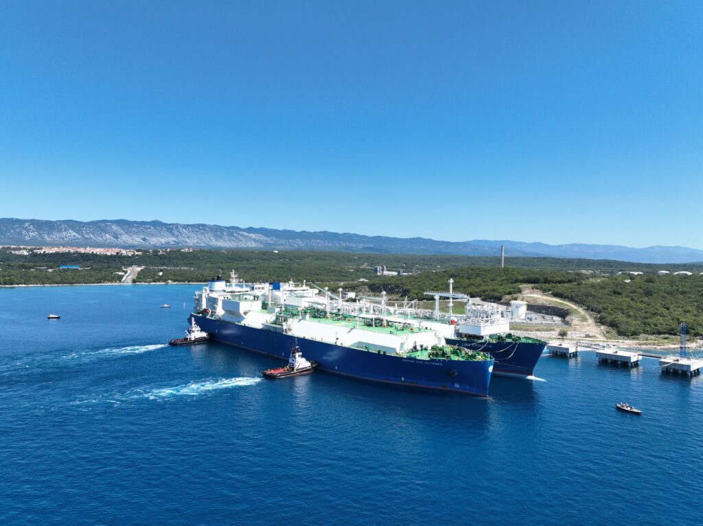 Na LNG terminal u Omišlju stigao i LNG iz Alžira Pomorac