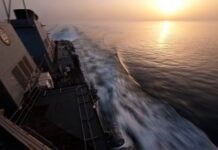 Trump poziva brodare da nastave plovidbu kroz Hormuški tjesnac unatoč rastućim napadima