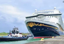 Disney Adventure ušao u povijest kao najveći kruzer koji je ikad prošao Panamskim kanalom