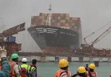 (VIDEO) Pucanje konopa dovelo do incidenta: MSC-ov kontejneraš završio na drugom terminalu nakon udara vjetra