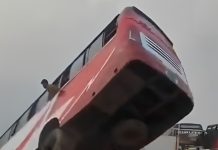 (VIDEO) Autobus pao s trajekta u rijeku: deseci poginulih u tragediji u Bangladešu